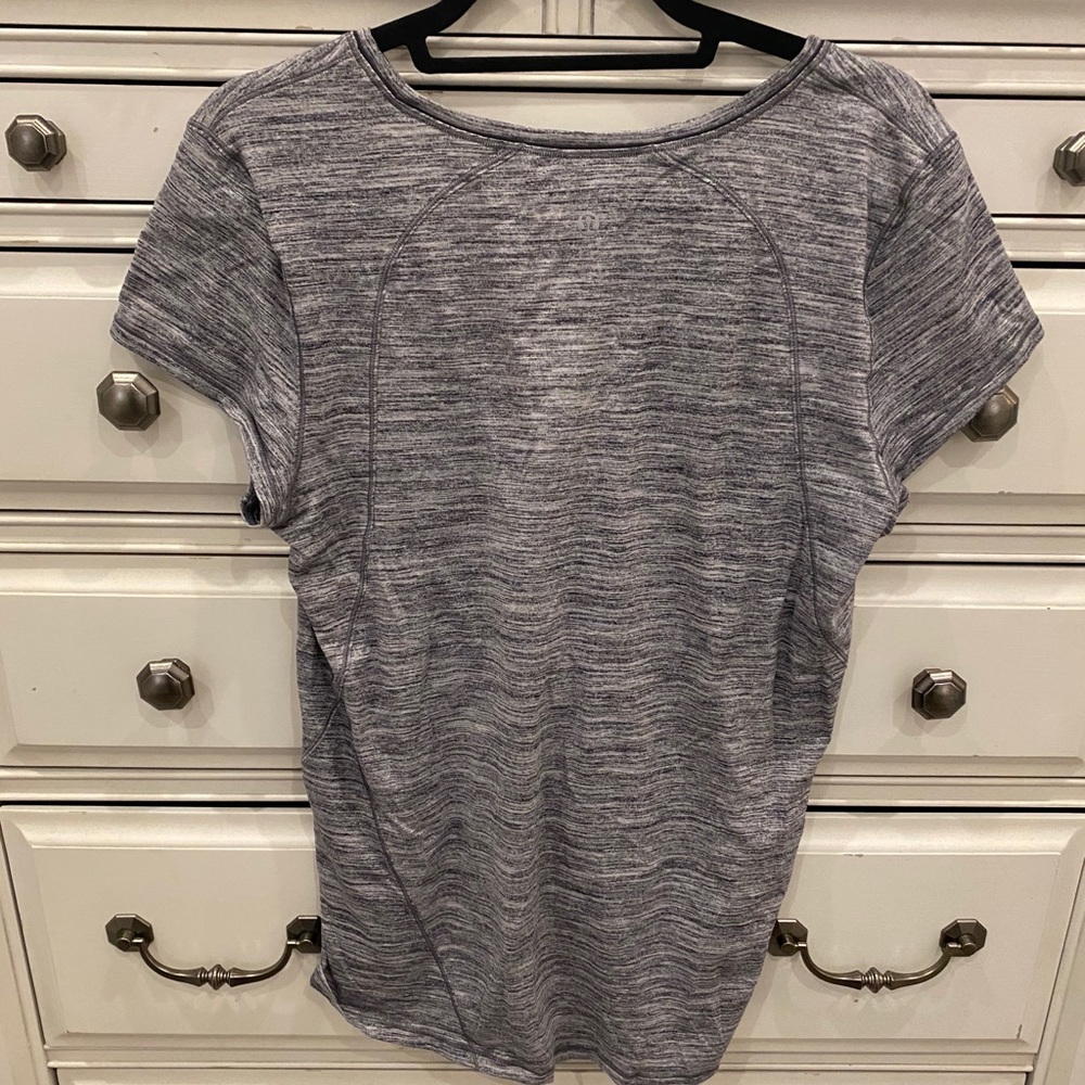 Lululemon tee